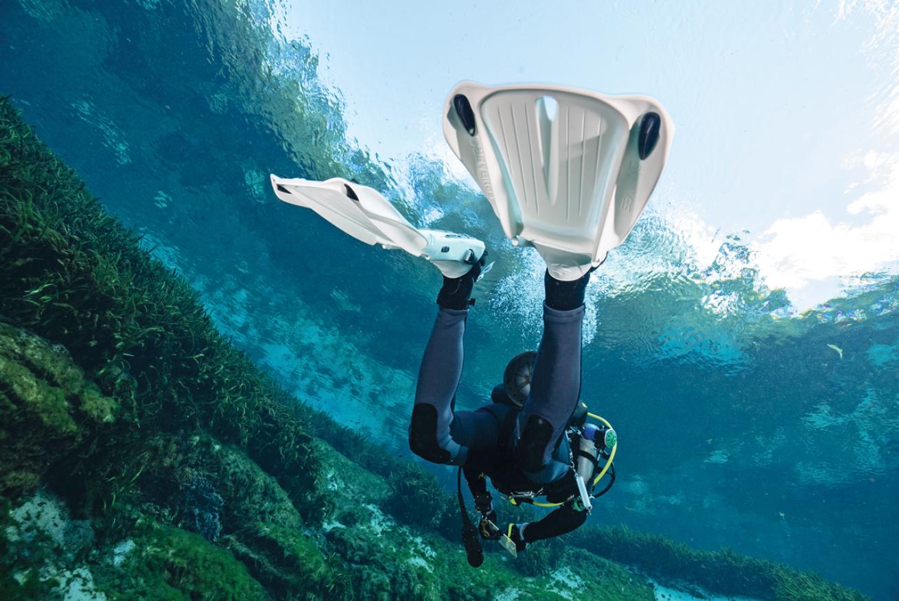 Top 12 Best Underwater Scooters in 2024 [Tested by divers]