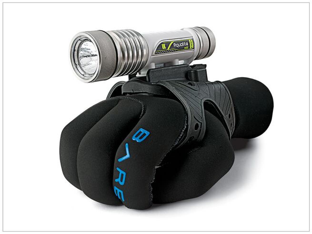 Aqualight Pro 20°
The Aqualight Pro pumps out 750 lumens and is compact enough to fit in the palm of a scuba diver's hand.