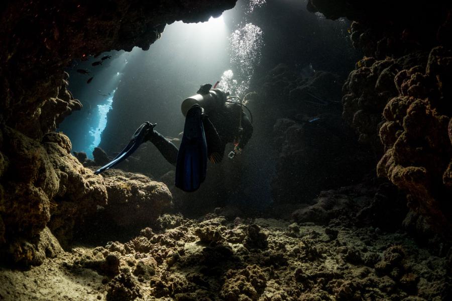 Alone in a Cave | Scuba Diving